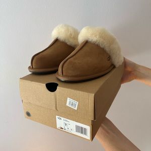 Ugg slippers with fur- Never worn!